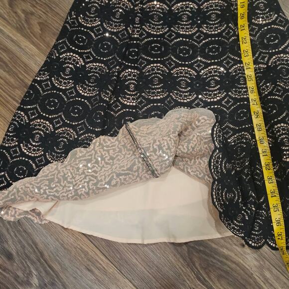 Vince Camuto Elegant Black Scalloped Sequin Lace Dress, size 10 - Picture 7 of 9